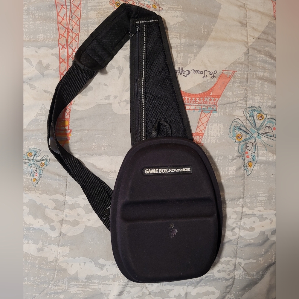 Nintendo GAMEBOY Advance(USED) Games/System Black Sling Carry Bag (OBO)
